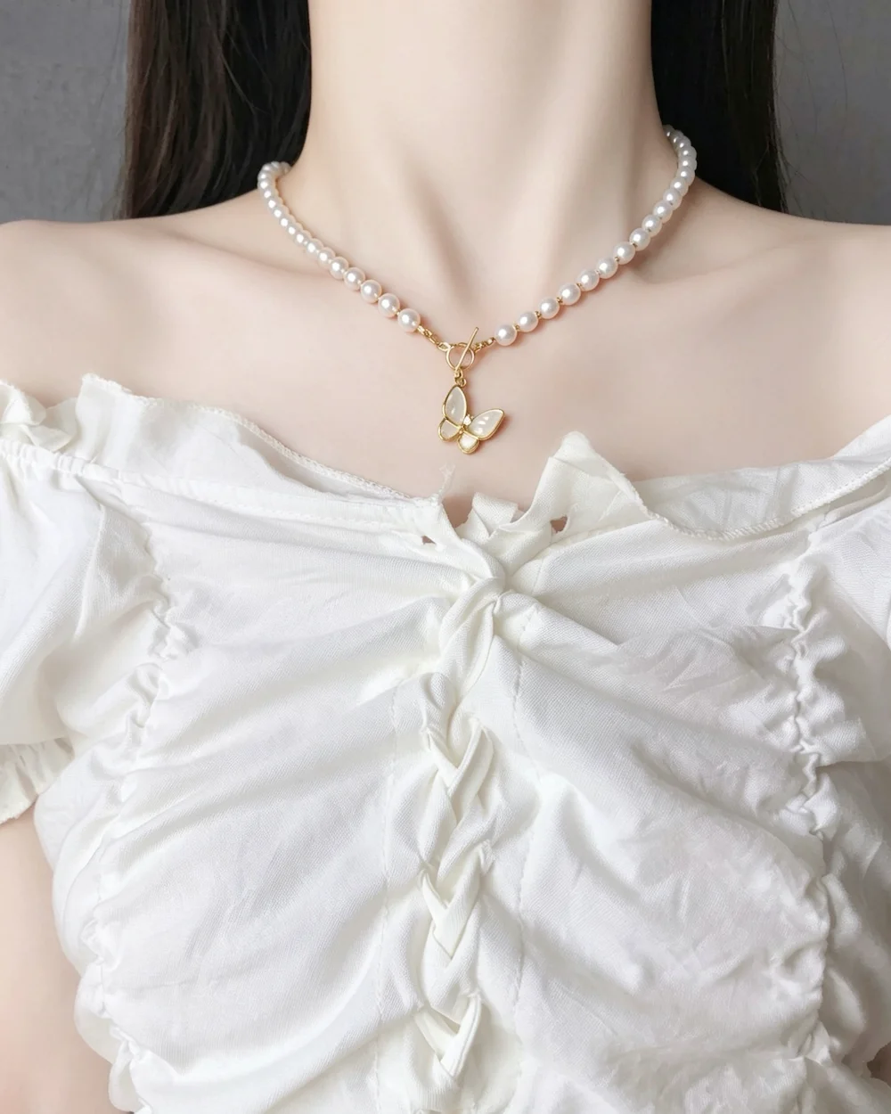 The Opalescent Butterfly Toggle Alloy Pearl Chain Necklace